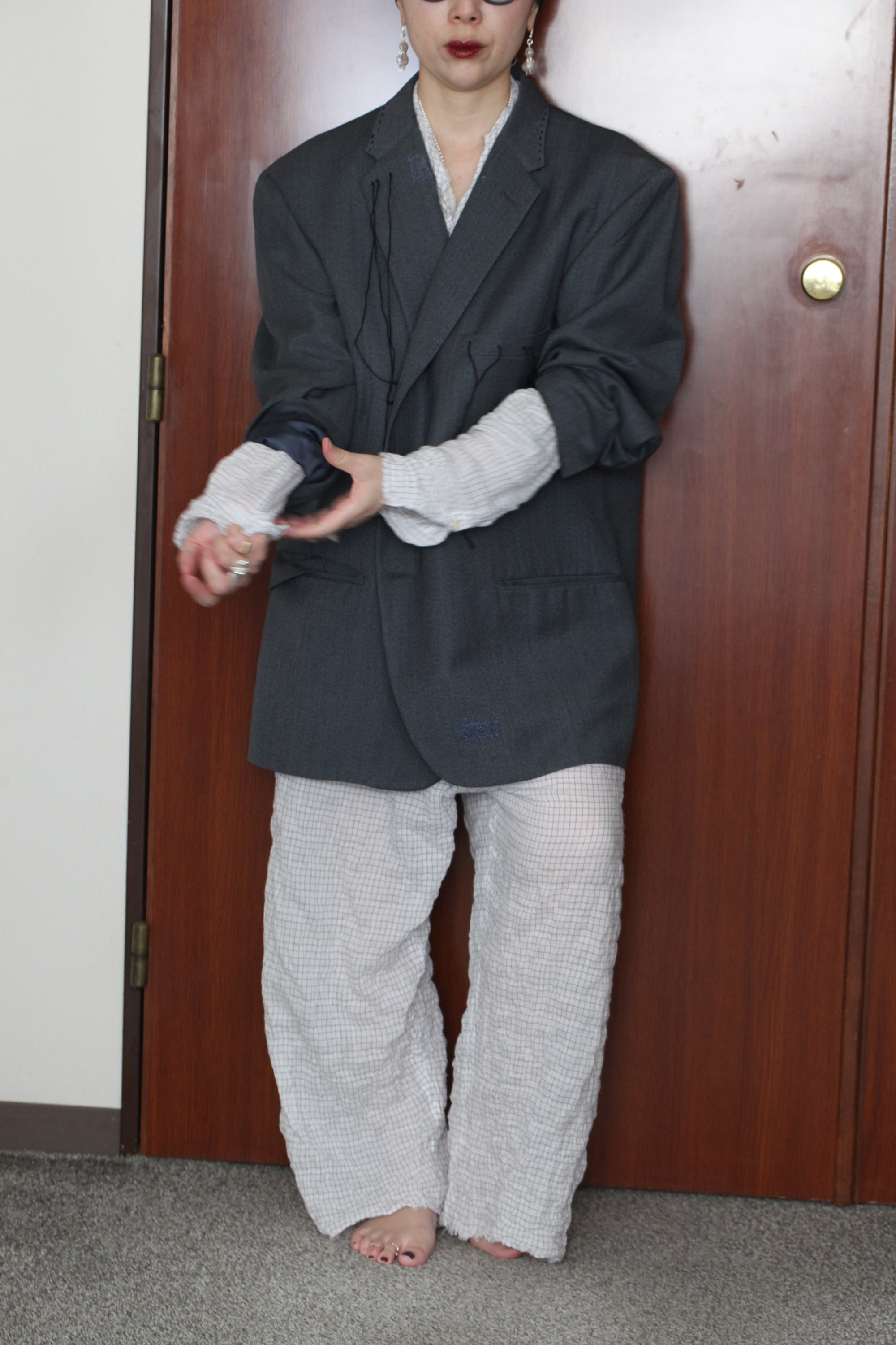 1_グレーの糸ジャケット