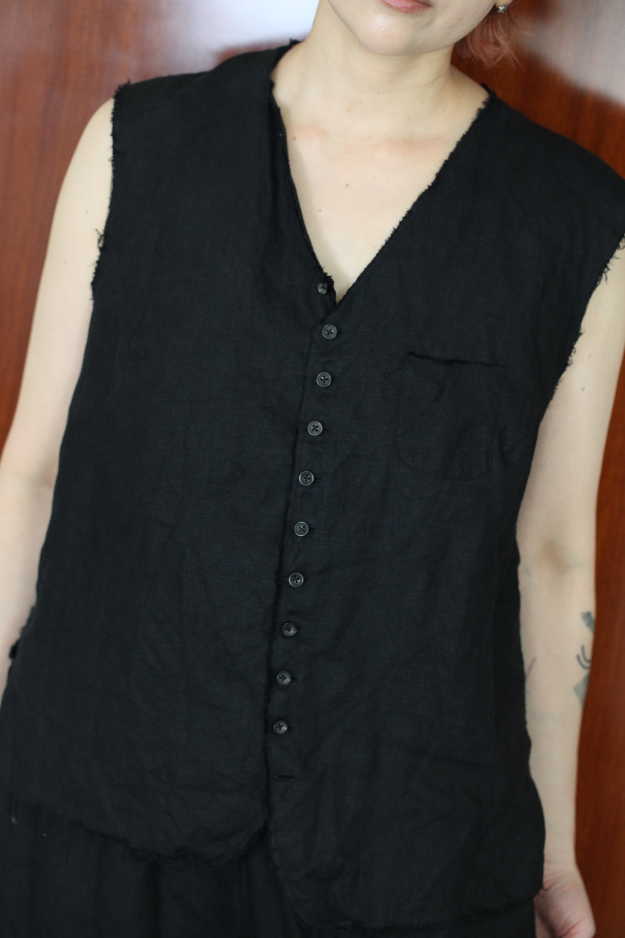 mayumi murasawa shirt_黒リネン_ベスト
