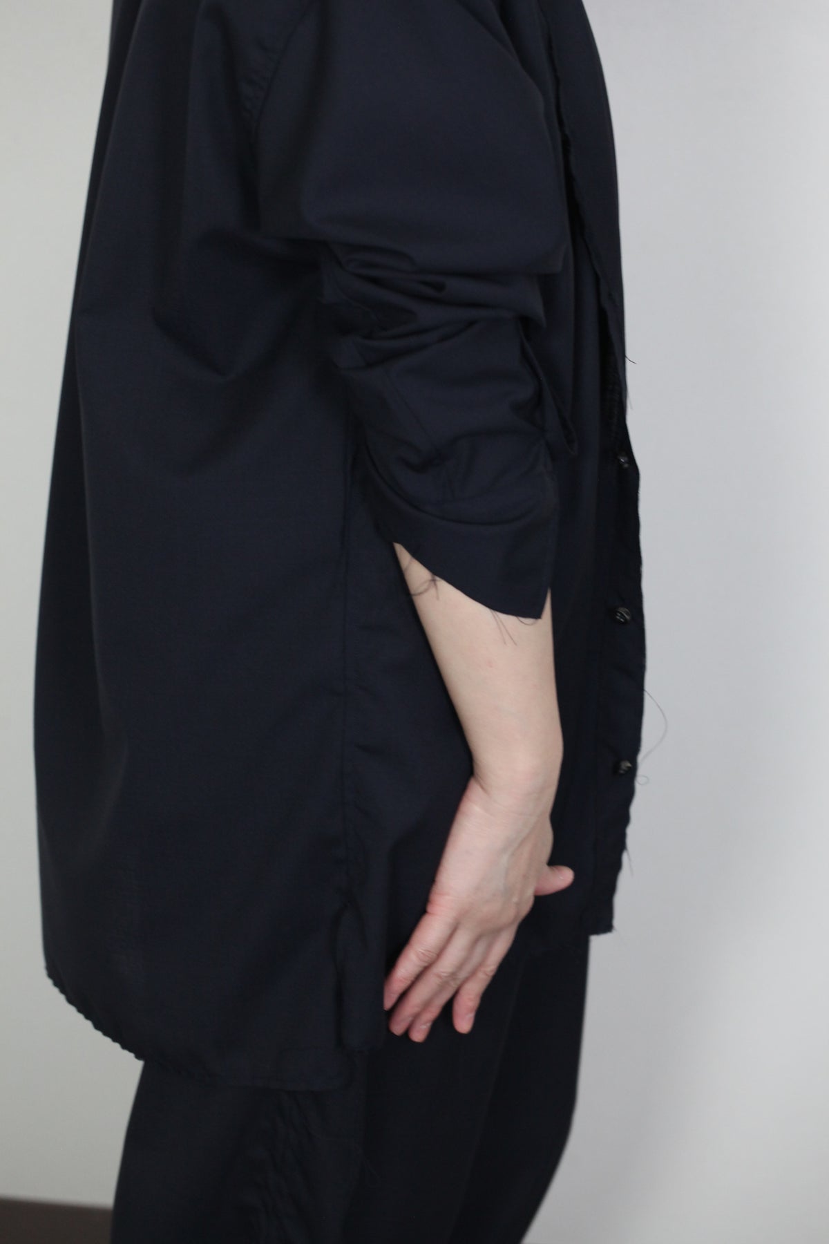 mayumi murasawa shirt_ウールネイビー _Vシャツ