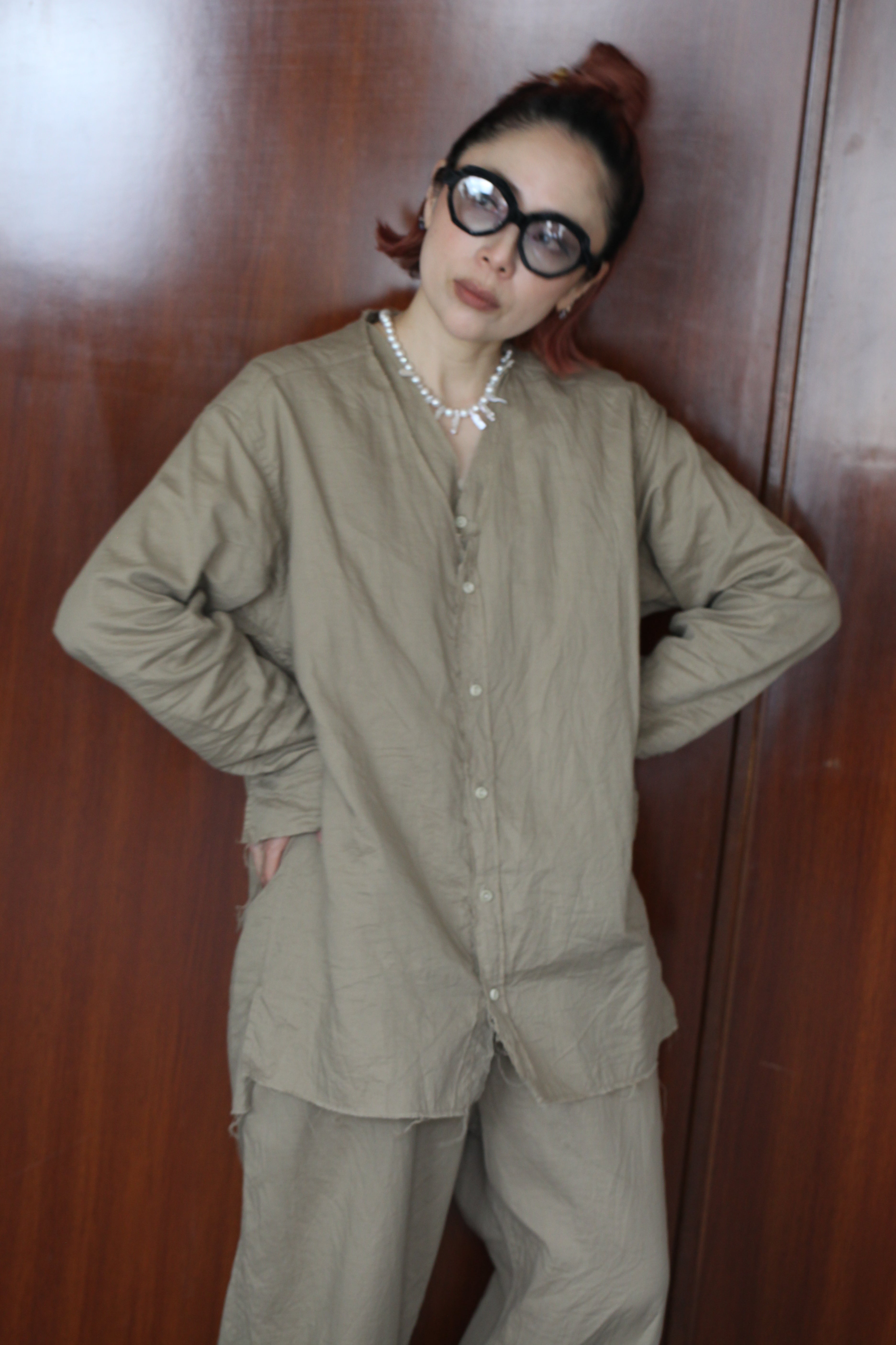 マユミムラサワシャツ mayumi murasawa shirt_ベージュ_Vシャツ