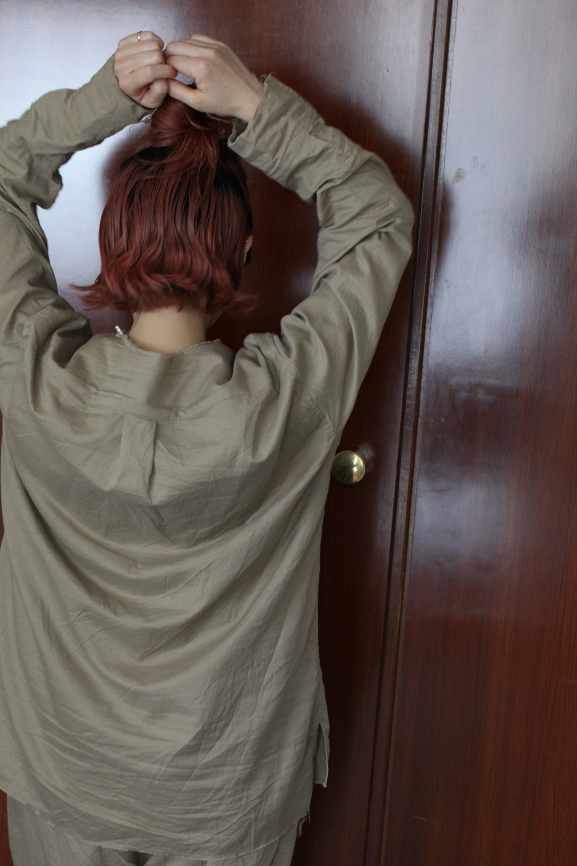 mayumi murasawa shirt_ベージュ_Vシャツ