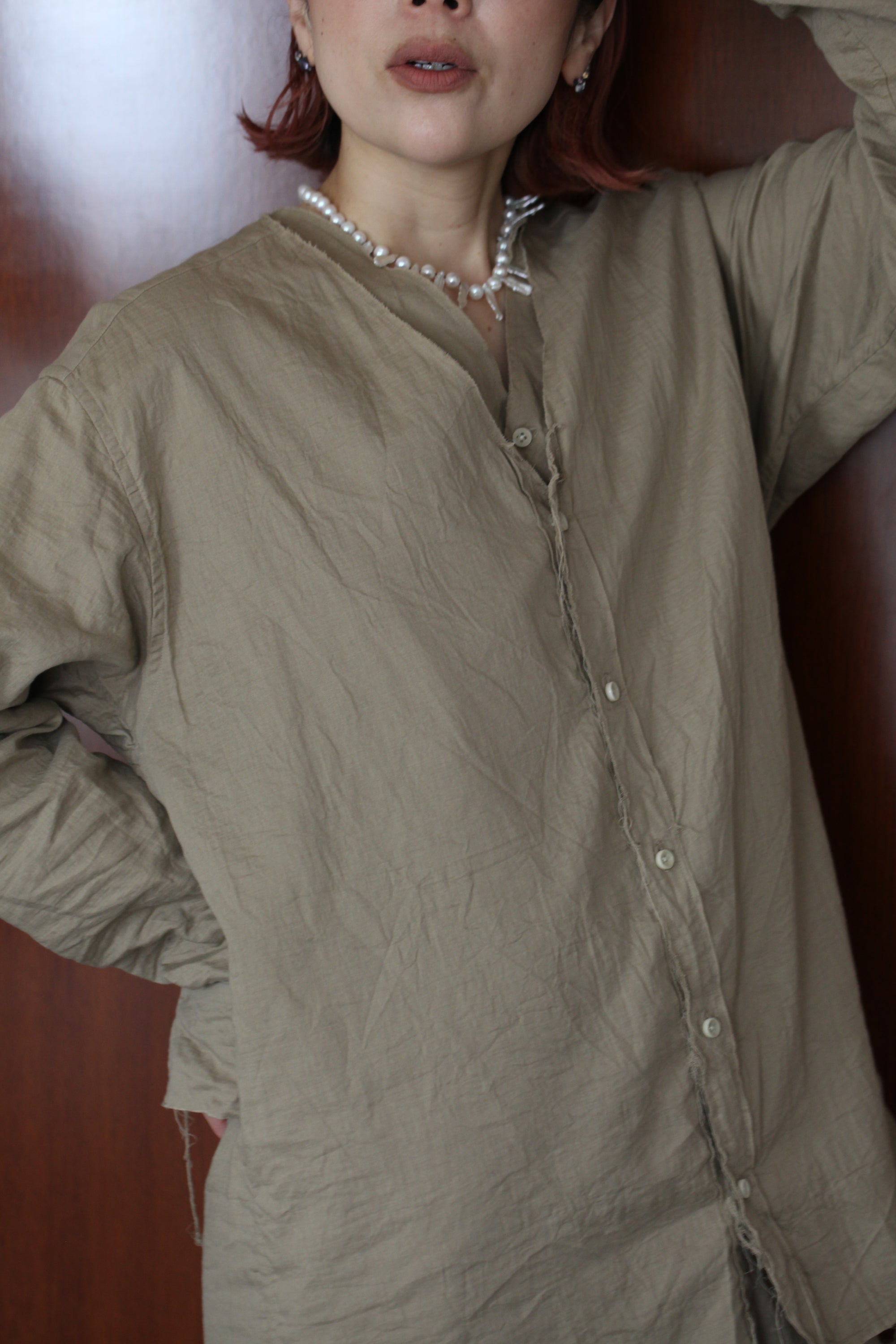 mayumi murasawa shirt_ベージュ_Vシャツ