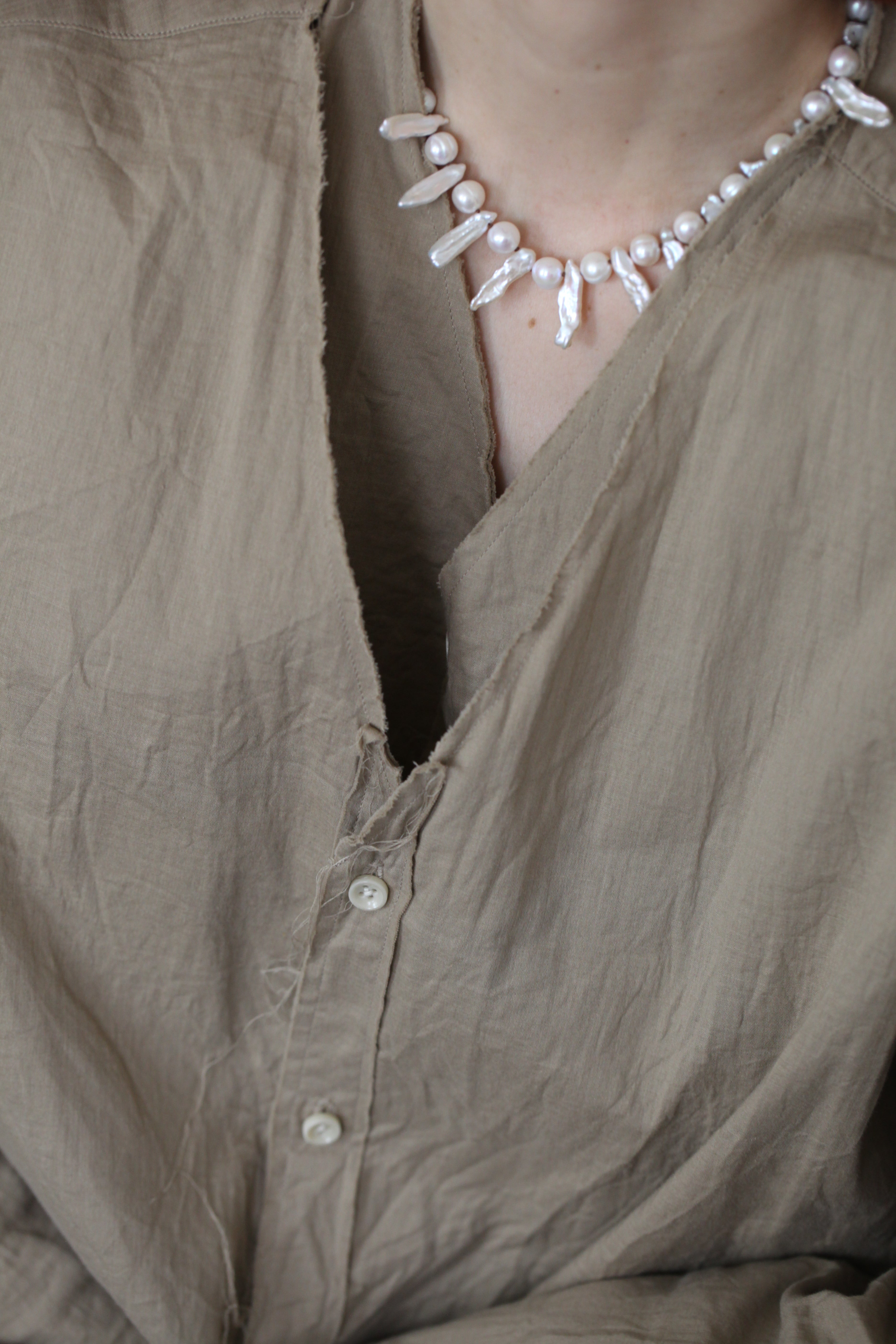 mayumi murasawa shirt_ベージュ_Vシャツ