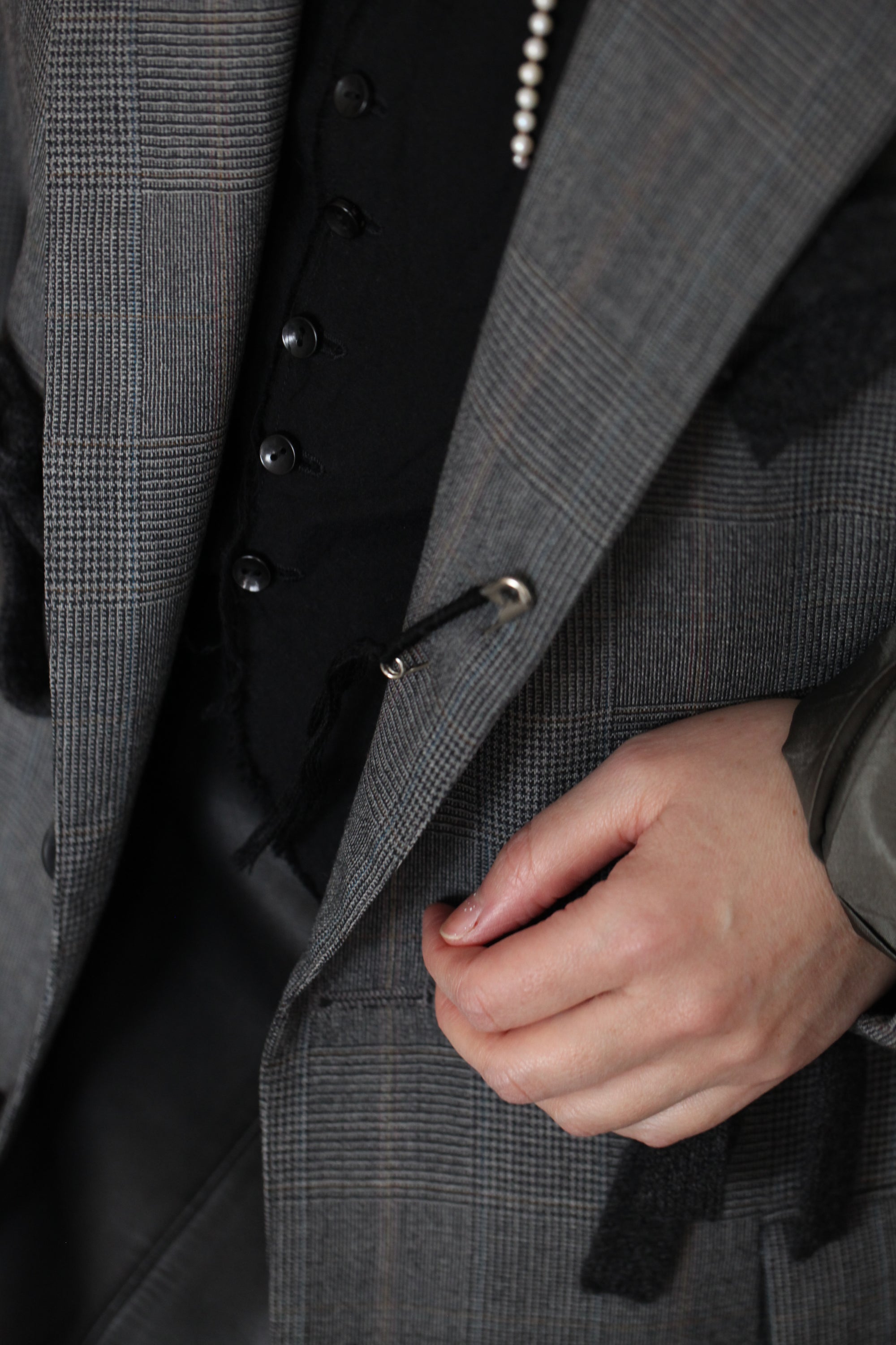 4_グレーリボンリボンジャケット_ウールピン付き