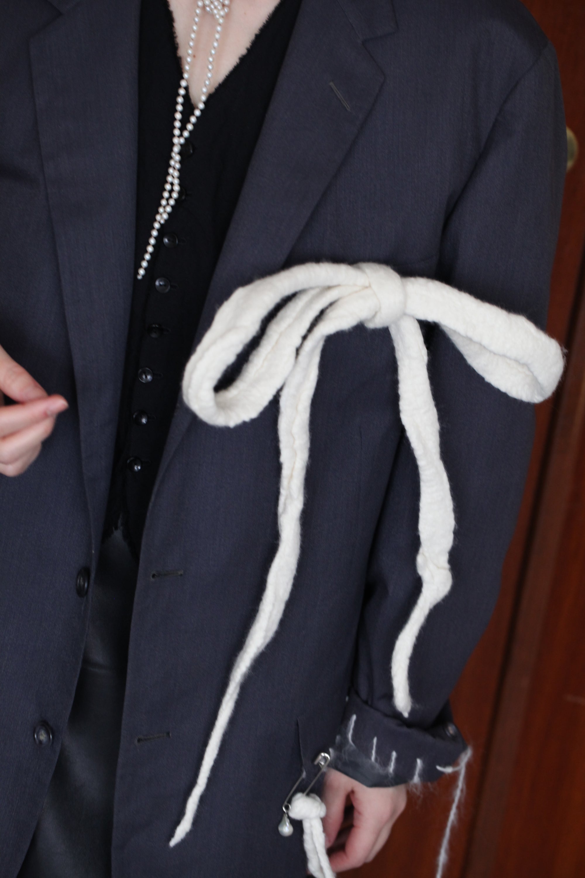 10_ウェットフェルトジャケット_バロックフェルトピン付き