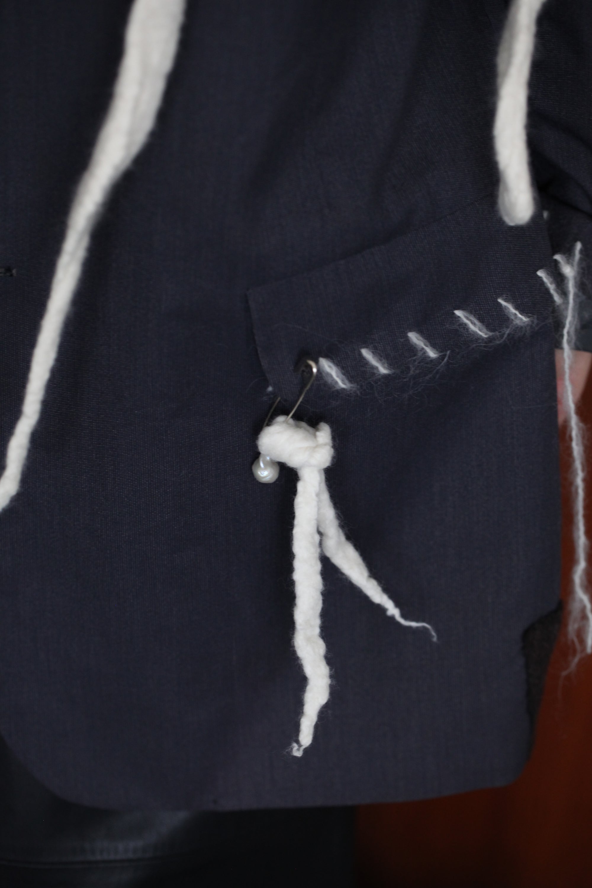 10_ウェットフェルトジャケット_バロックフェルトピン付き