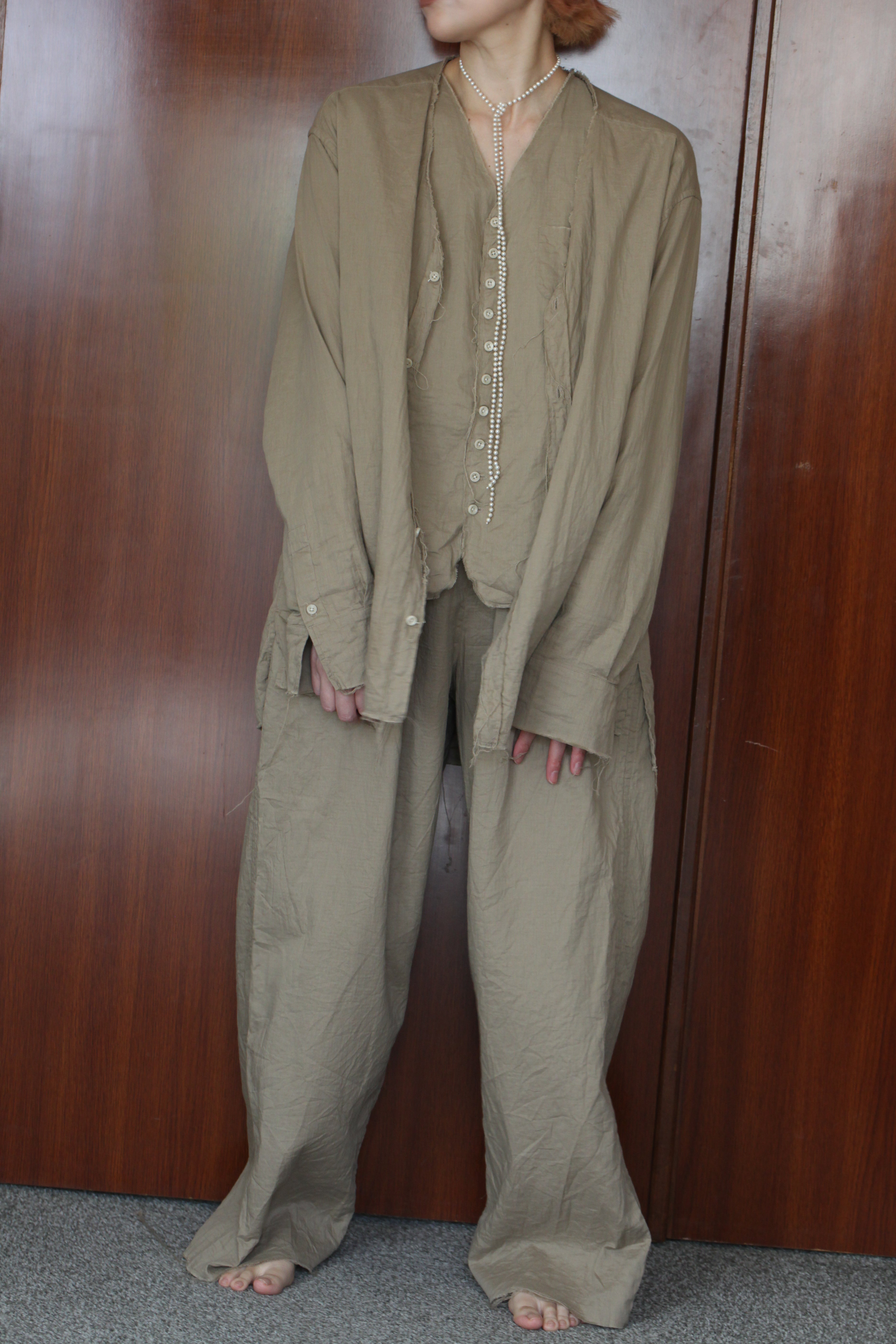 mayumi murasawa shirt_ベージュ_パンツ