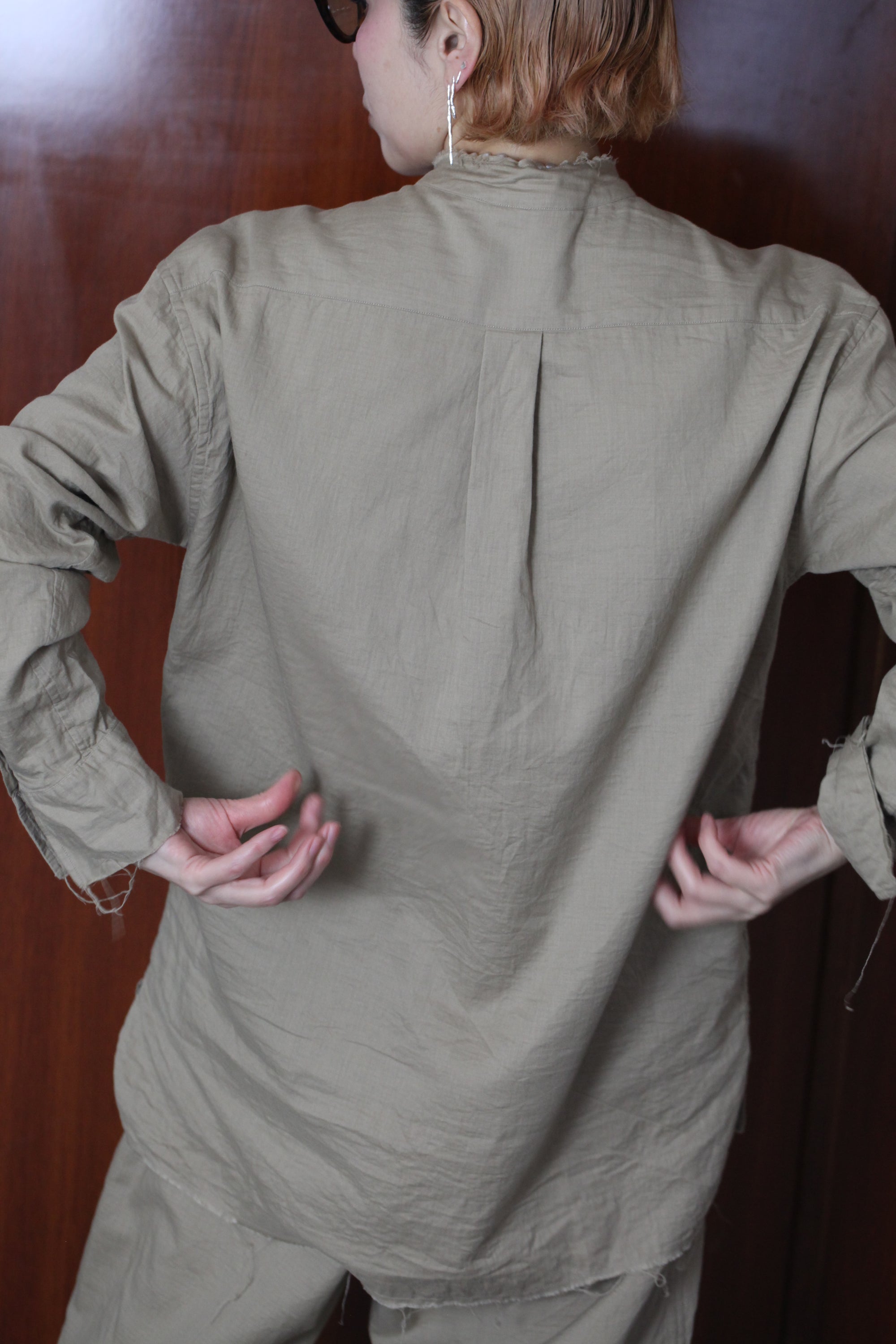 mayumi murasawa shirt_ベージュ_スタンドシャツ