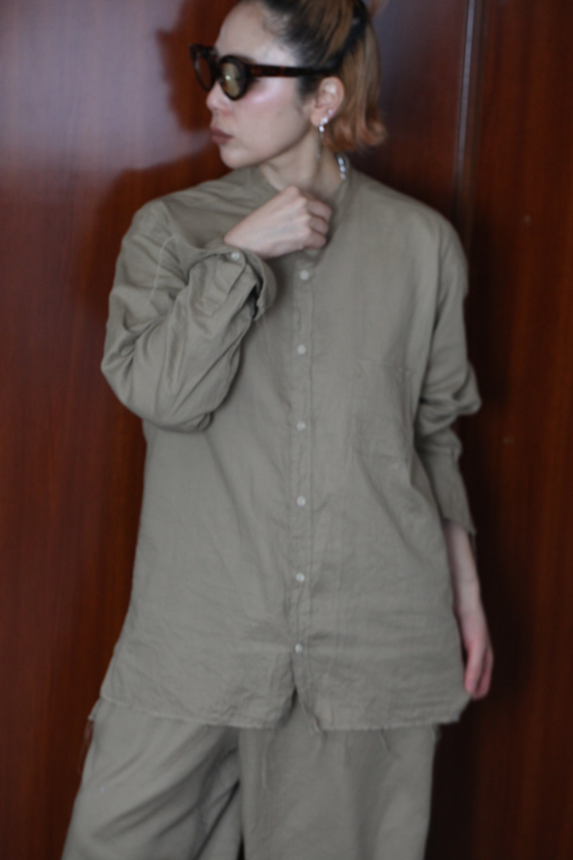 mayumi murasawa shirt_ベージュ_スタンドシャツ