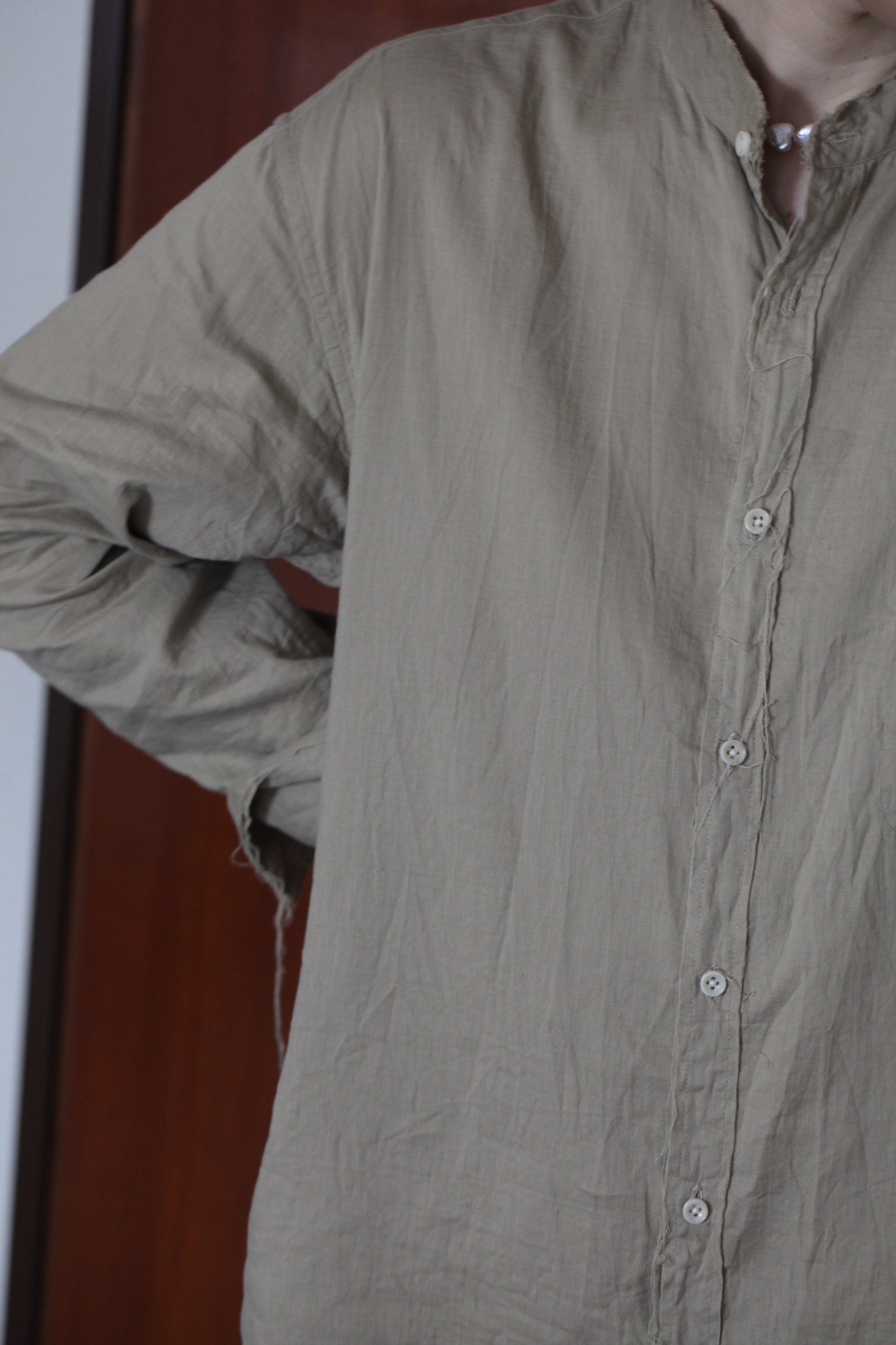 mayumi murasawa shirt_ベージュ_スタンドシャツ