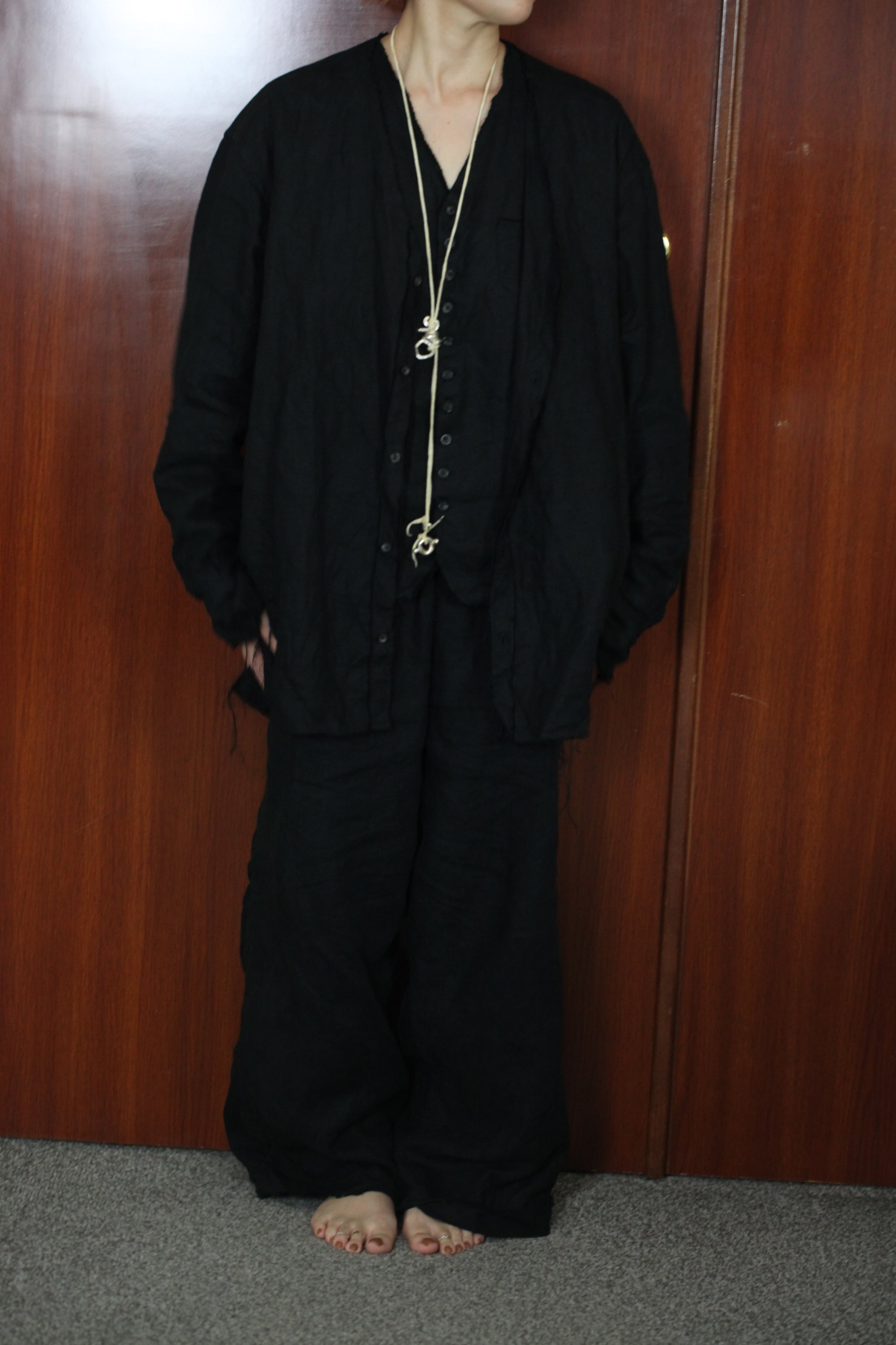 mayumi murasawa shirt_黒リネン_Vシャツ