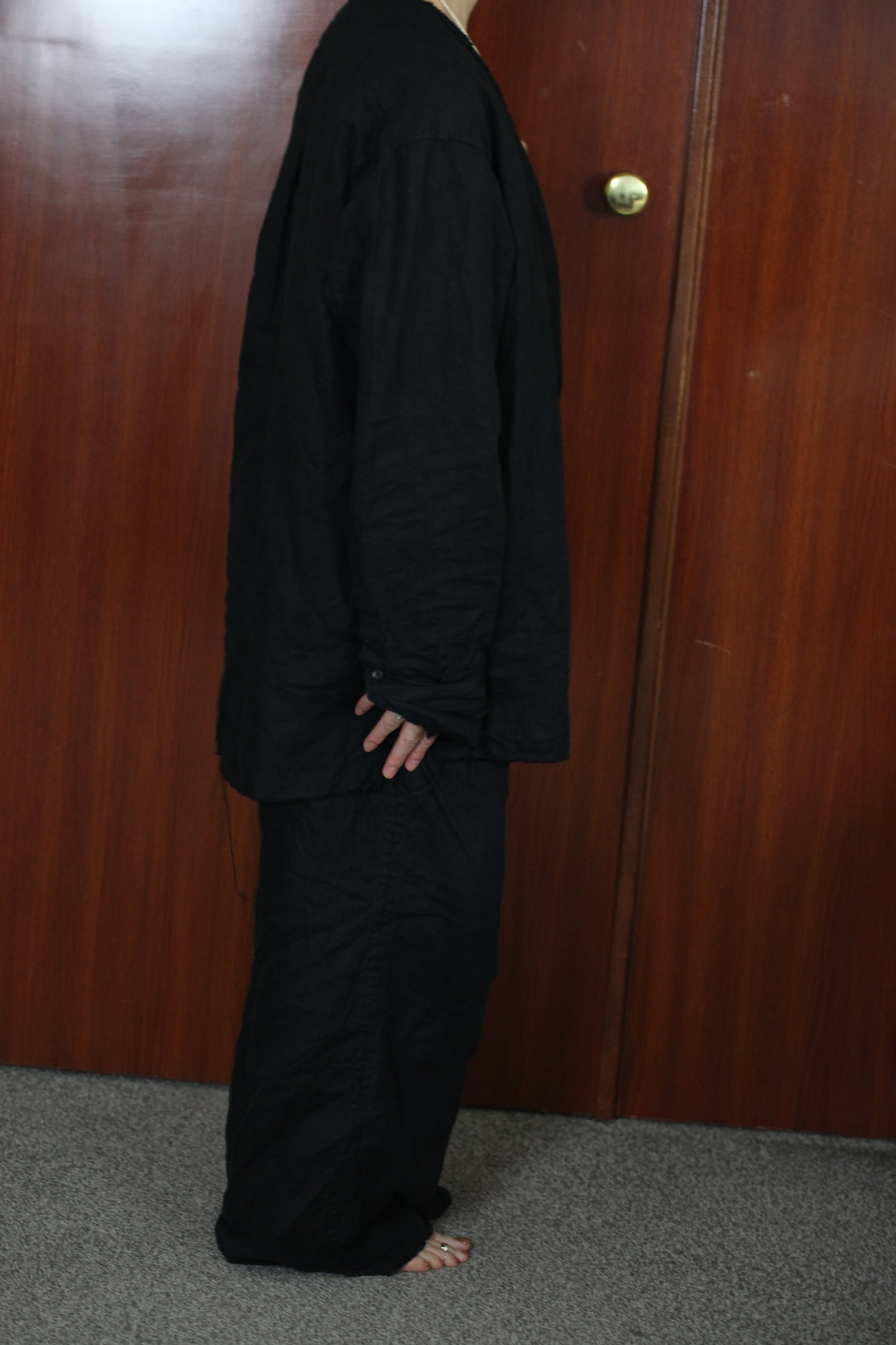 mayumi murasawa shirt_黒リネン_Vシャツ