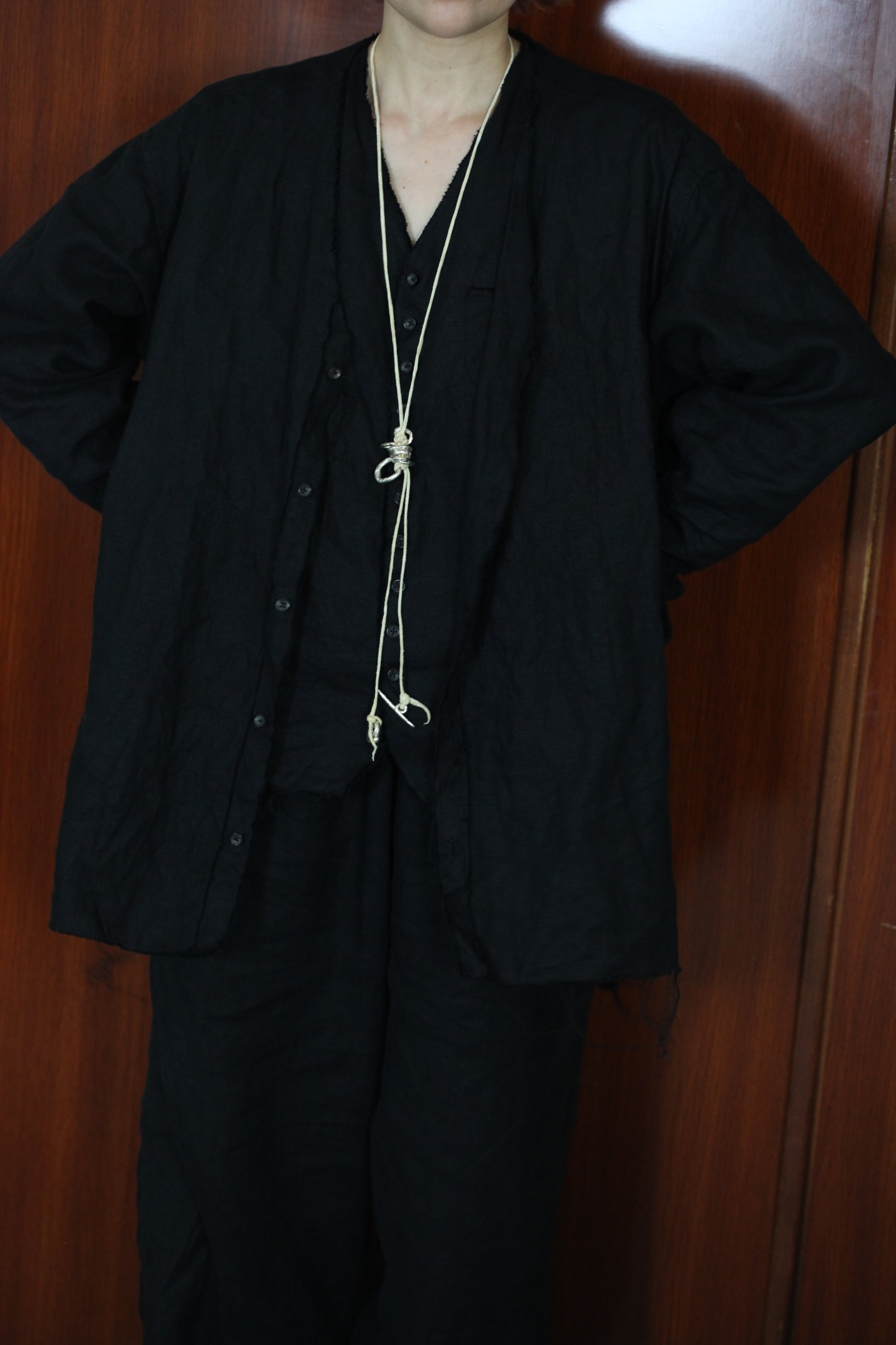 mayumi murasawa shirt_黒リネン_ベスト