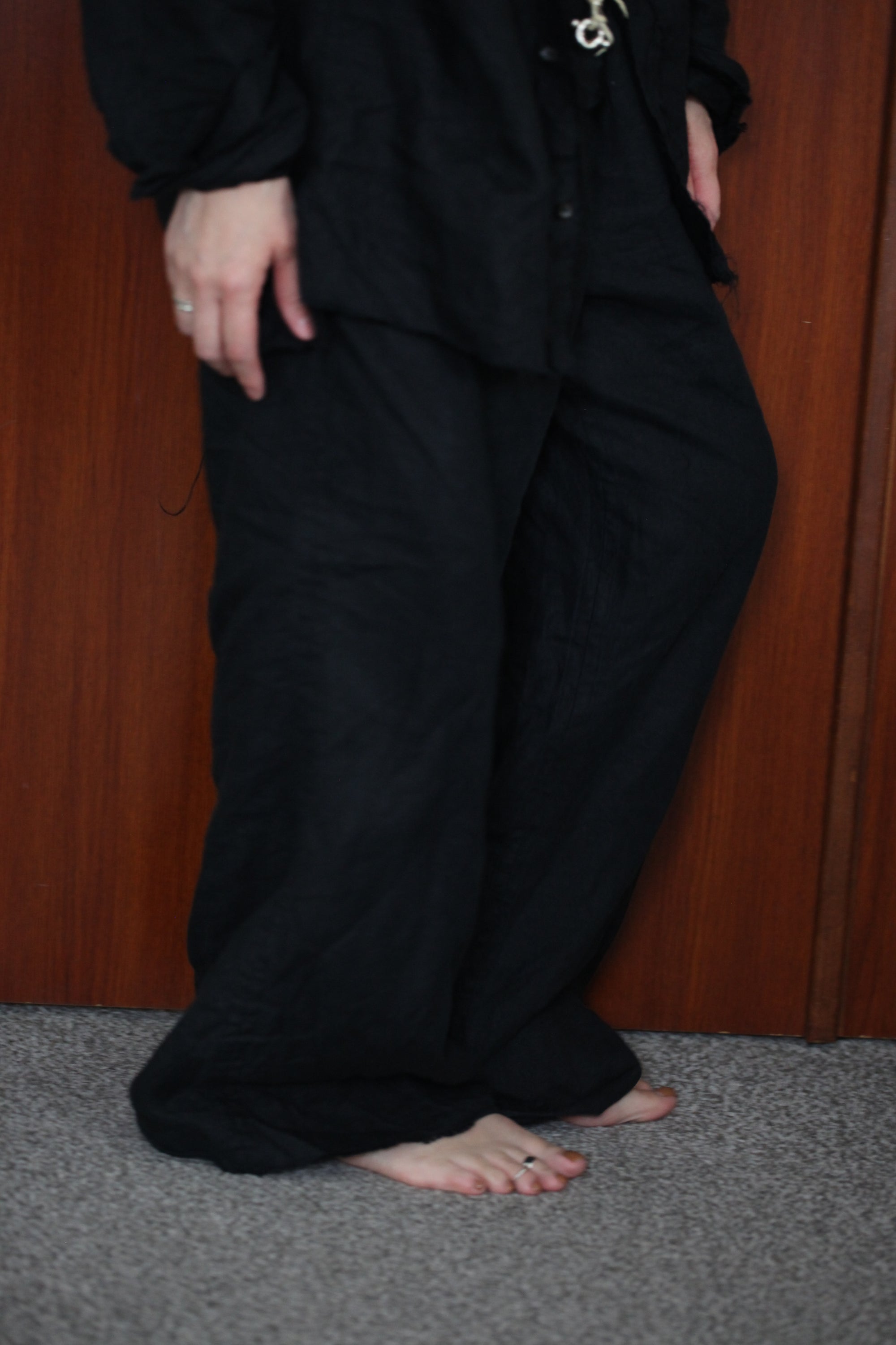 mayumi murasawa shirt_黒リネン_Vシャツ
